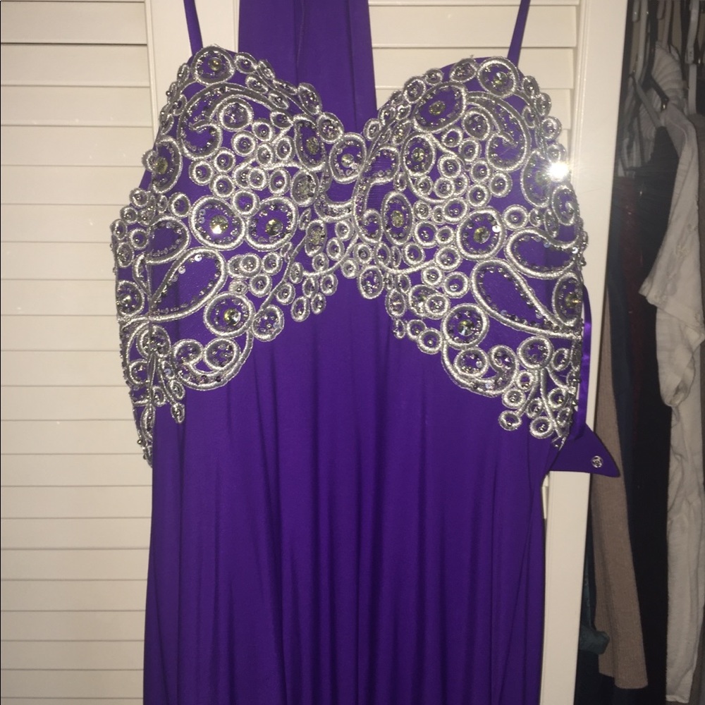 SELLING PROM DRESS - Picture 2 of 4